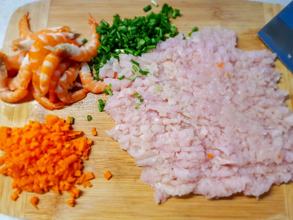 鸡胸肉虾仁鲜蔬饼的做法 步骤1