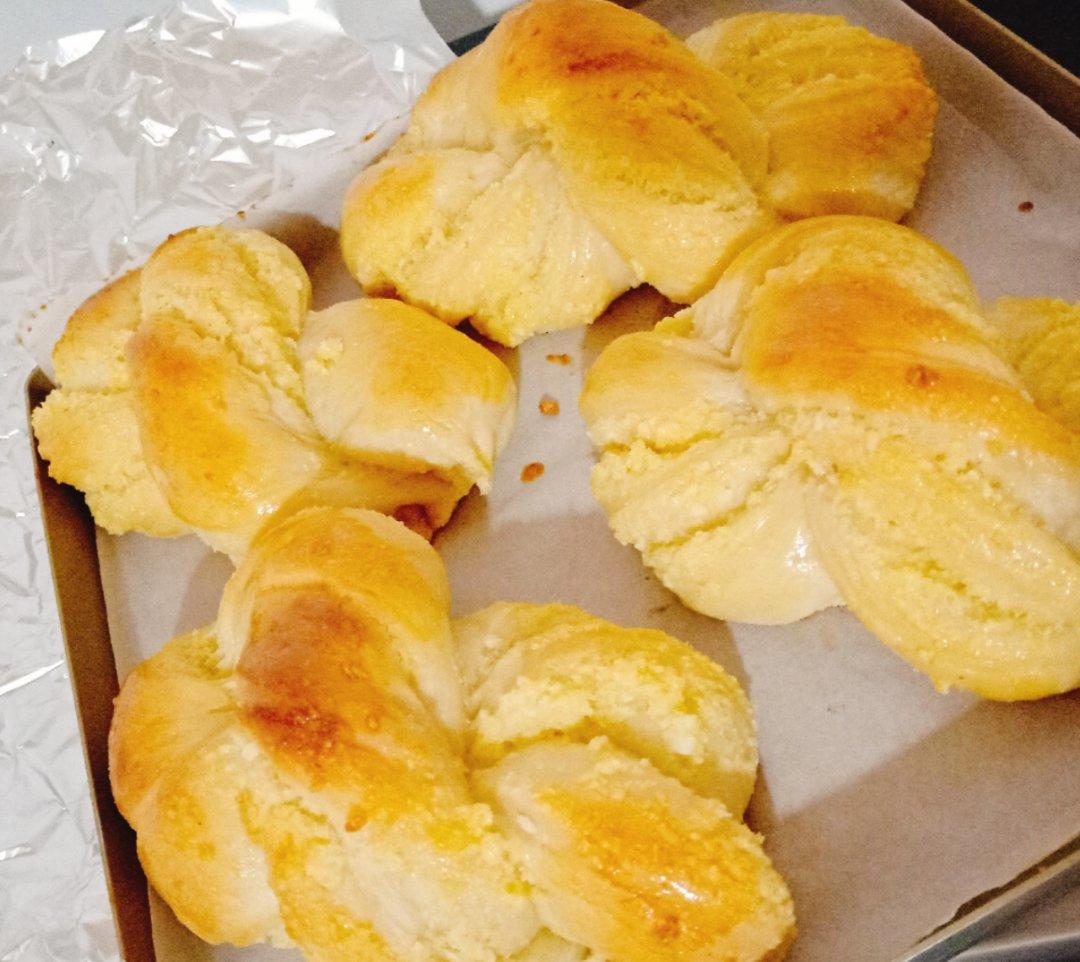 椰蓉麻花面包