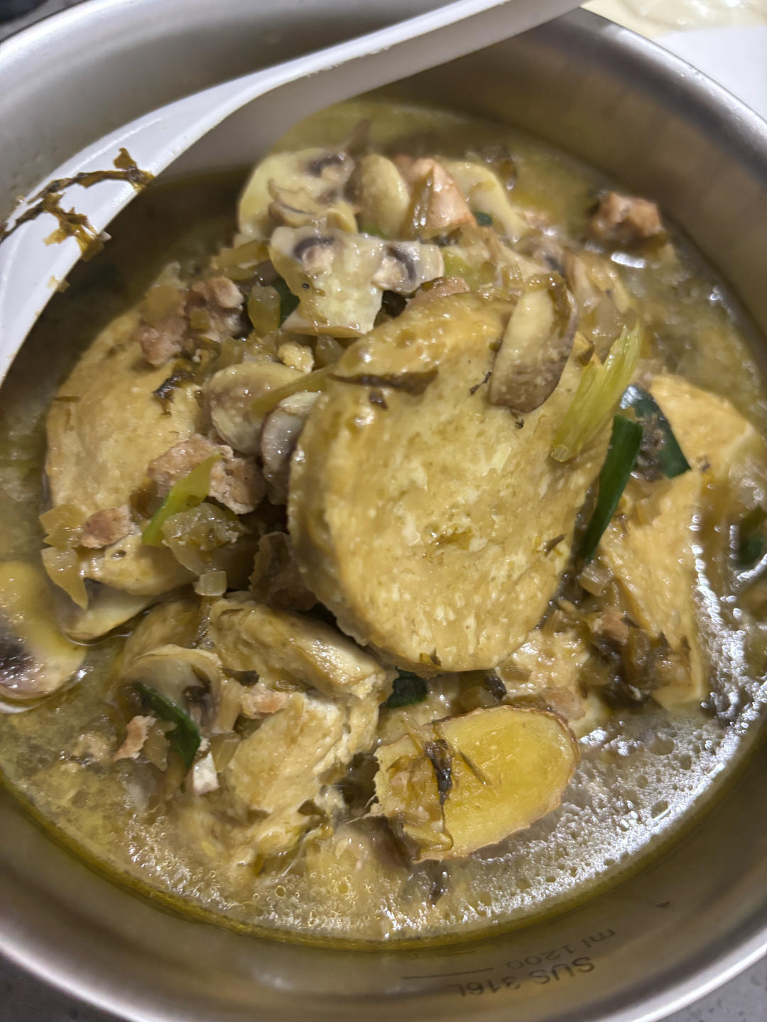 简单好吃农家菜-冬笋雪菜蘑菇烧素鸡