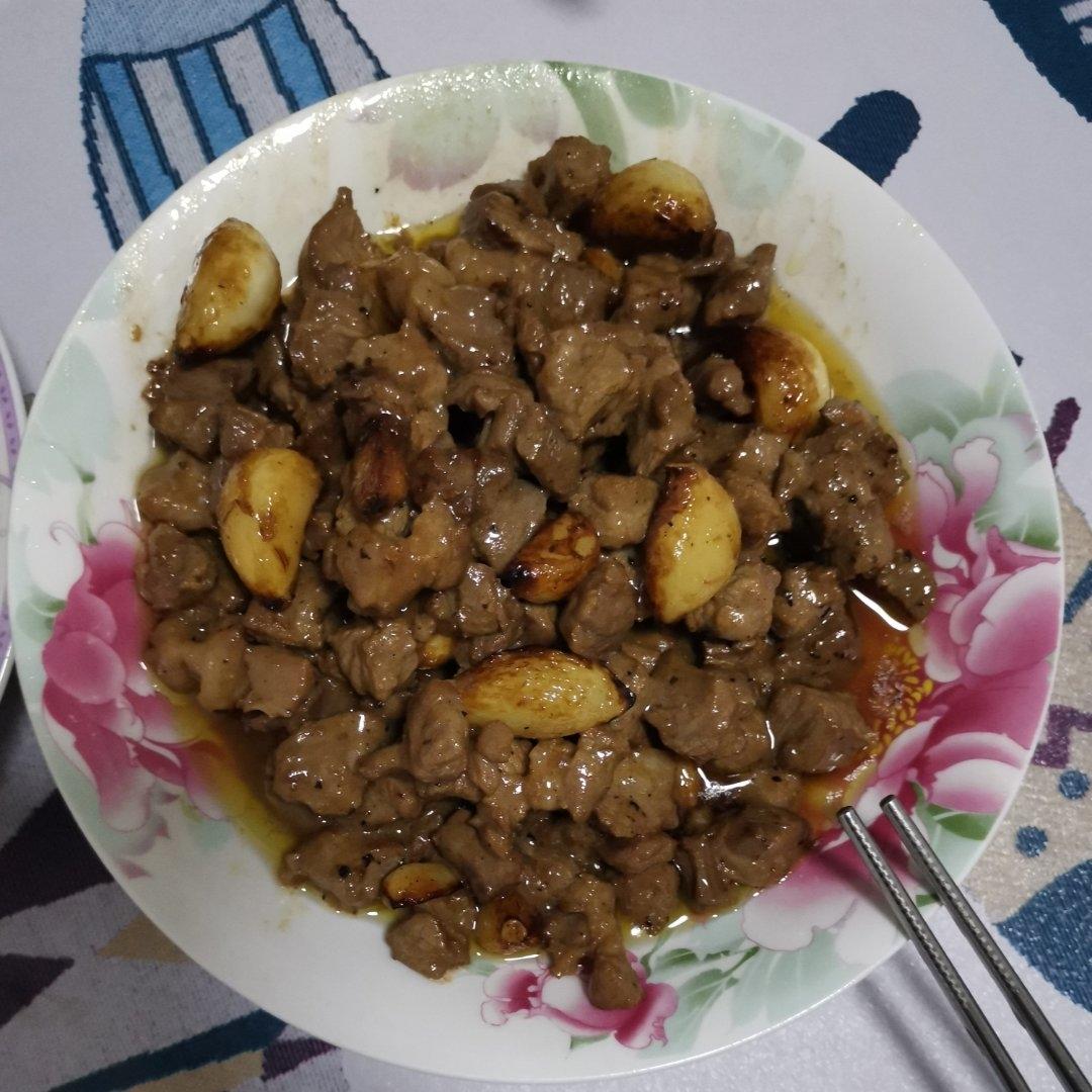 好吃到舔盘的蒜香黑椒牛肉粒
