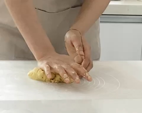 黄油版蛋黄酥的做法 步骤2