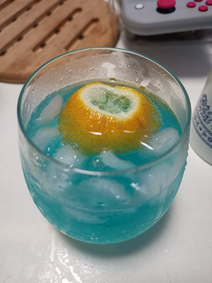 BLUE LAGOON蓝色珊瑚鸡尾酒