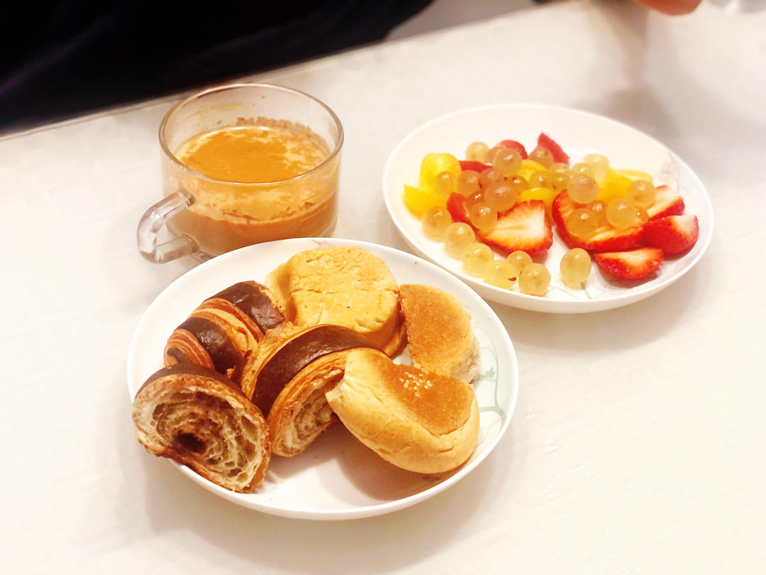 餐桌边的早餐