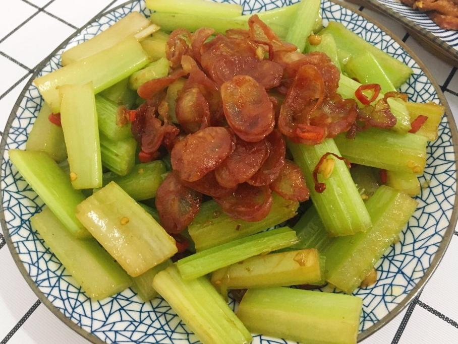 西芹炒腊肠（热菜）