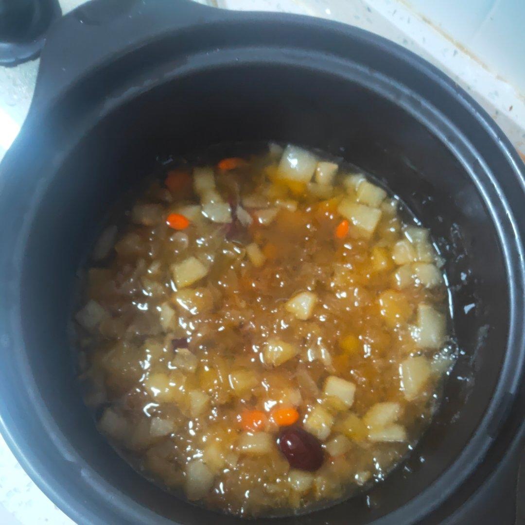 “银耳雪梨羹”女生美颜秘诀