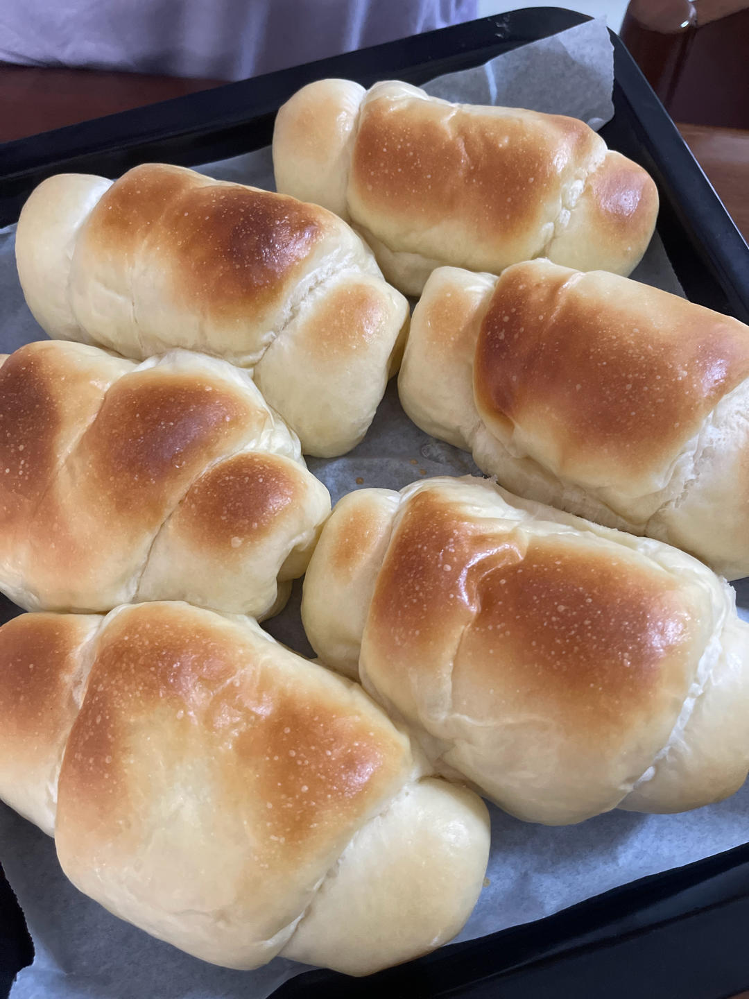 免揉膜的牛奶面包卷，没有厨师机也可以轻松做面包
