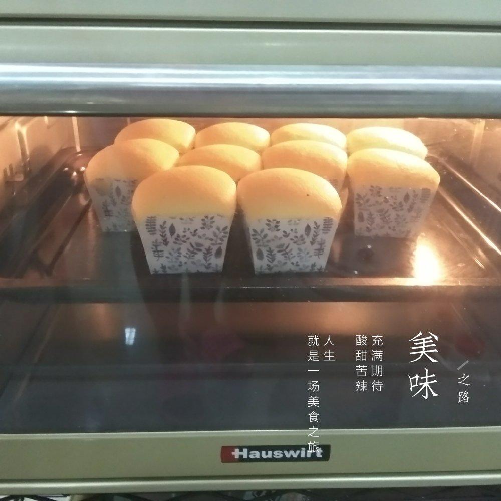 软绵绵戚风纸杯蛋糕