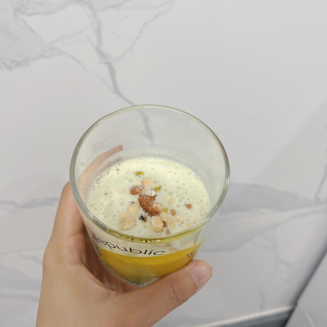 巨巨巨好喝超级推荐 ✨牛油果🥑香蕉🍌奶昔 几十秒搞定✌️