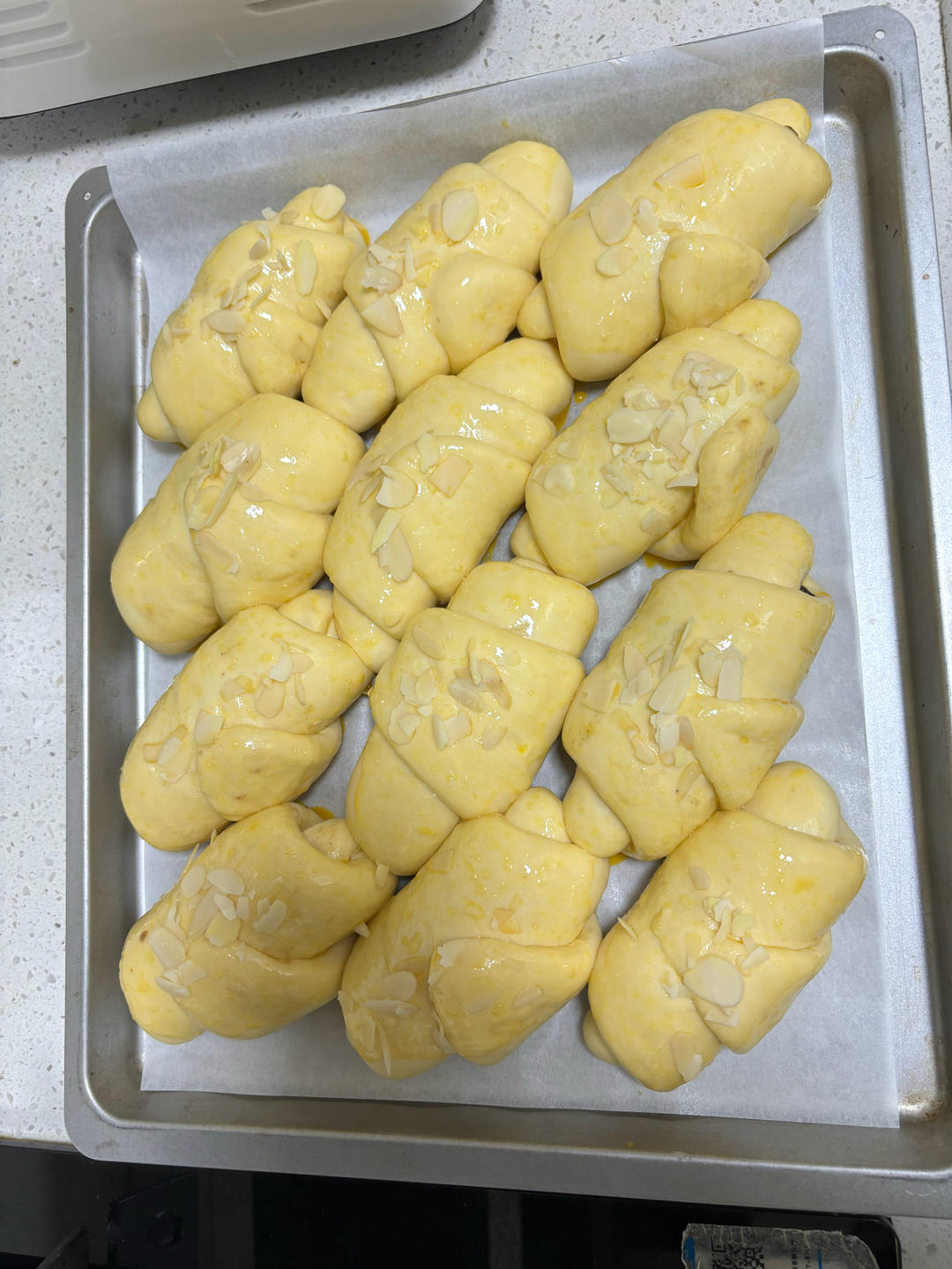 又香又软又拉丝，咬一口奶香十足！超治愈的淡奶油波兰种小餐包