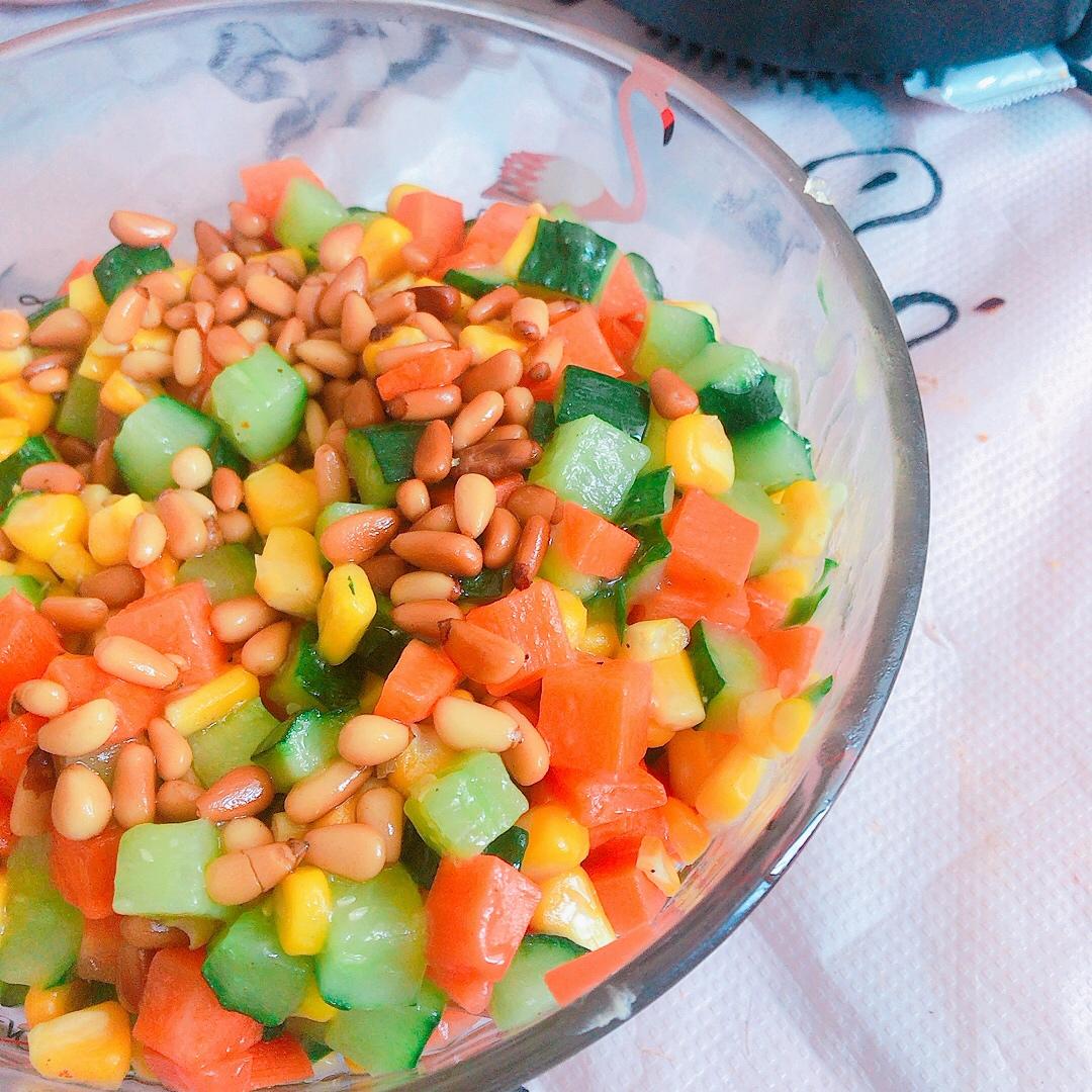 营养素食松仁玉米