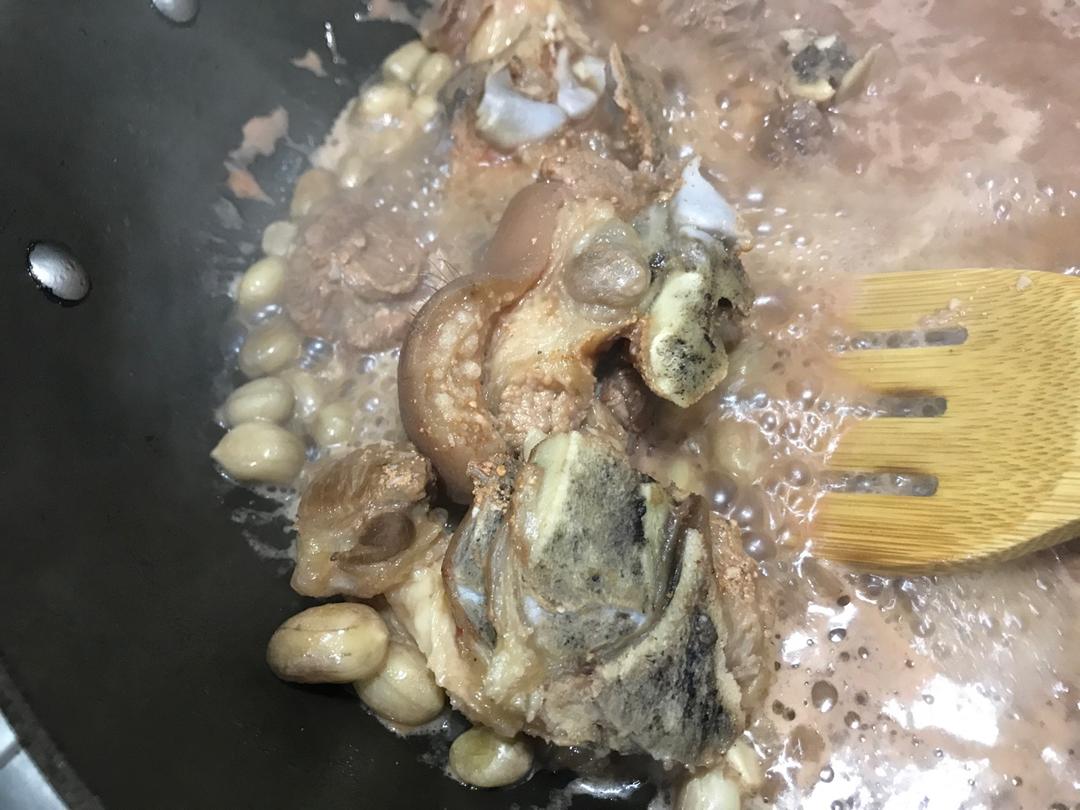 南乳花生猪脚煲