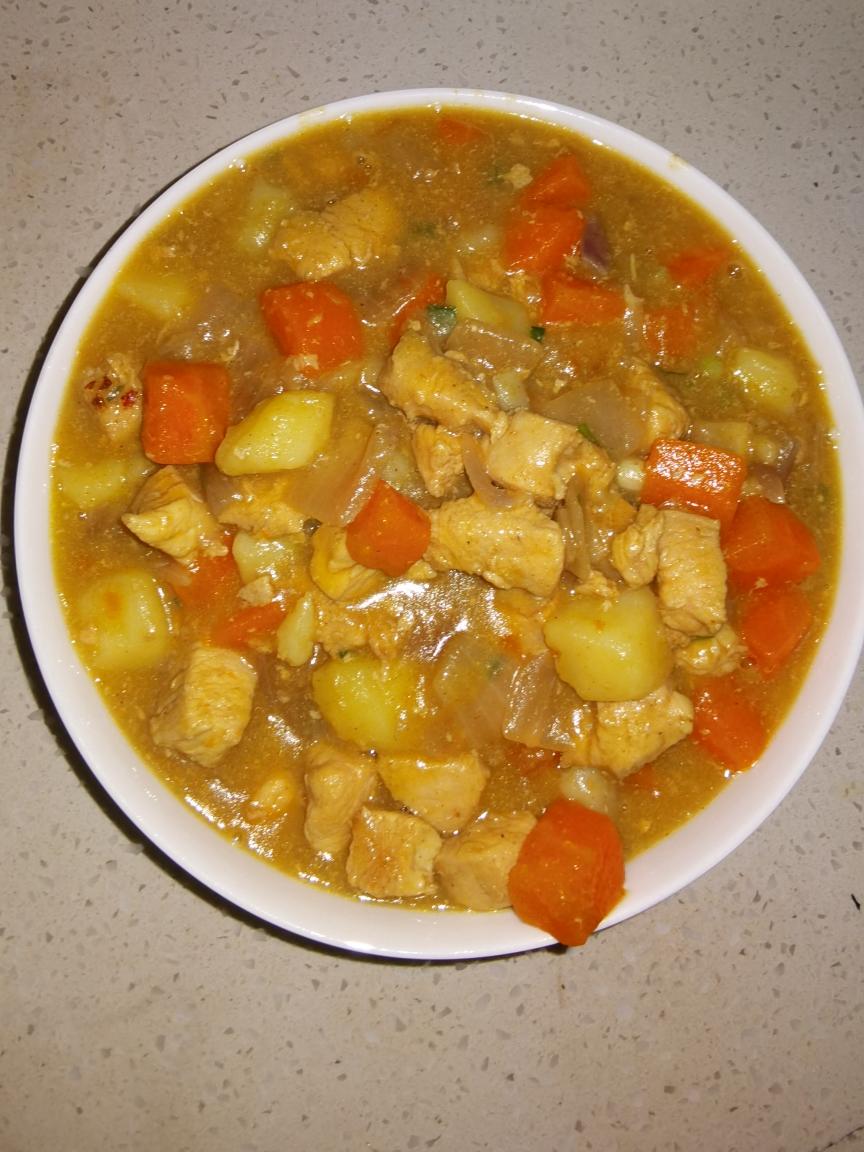 大人小孩都爱吃的咖喱土豆胡萝卜鸡丁