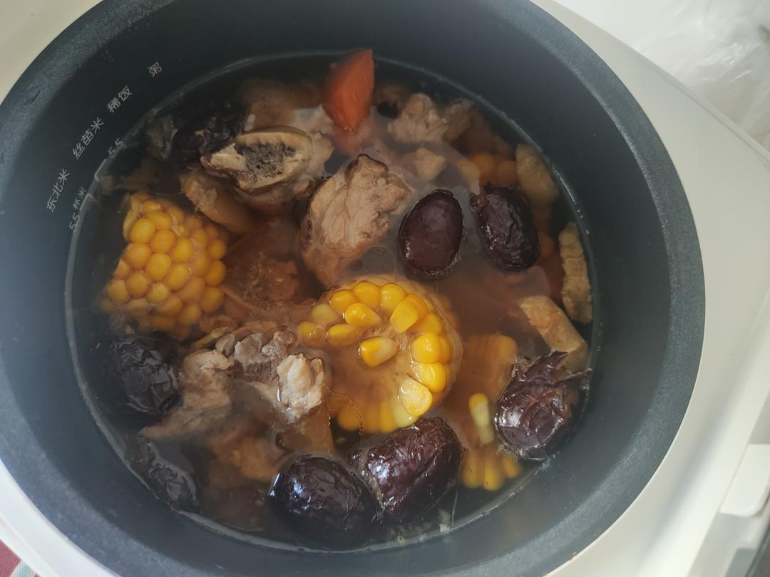 玉米排骨汤（电饭煲）