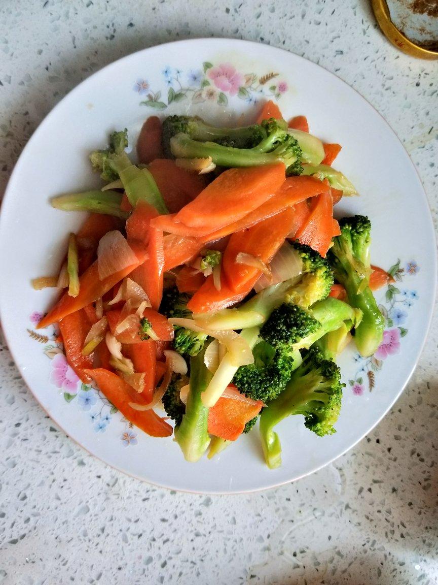 三色鸡丁（西兰花玉米胡萝卜版）