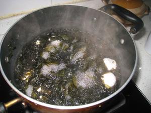 肉丸紫菜蛋花汤的做法 步骤2