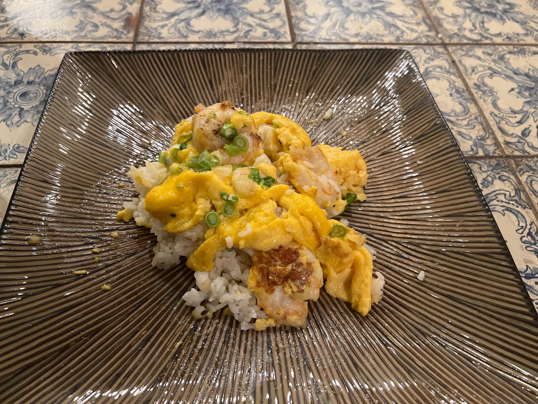 港式茶餐厅滑蛋虾仁饭