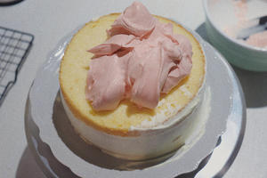 复古可爱 |「宝藏草莓奶油蛋糕」#YannieFoodie#的做法 步骤18
