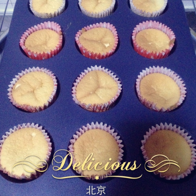 戚风杯子蛋糕^_^不开裂不回缩喔～