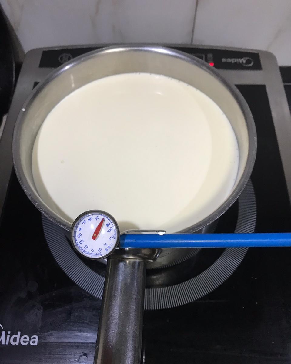 牛奶+鲜奶油做的姜撞奶