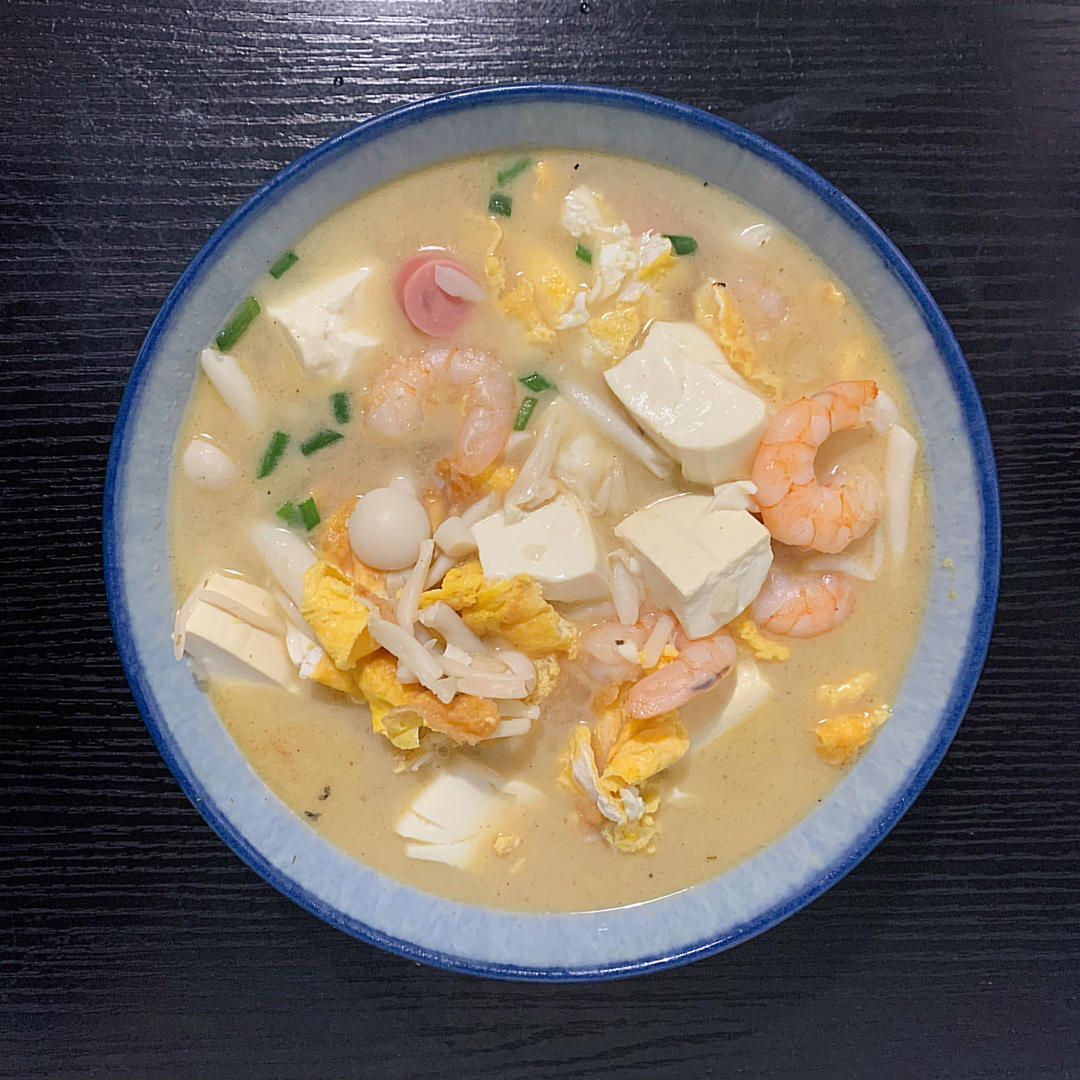 鲜掉眉毛的菌菇豆腐汤