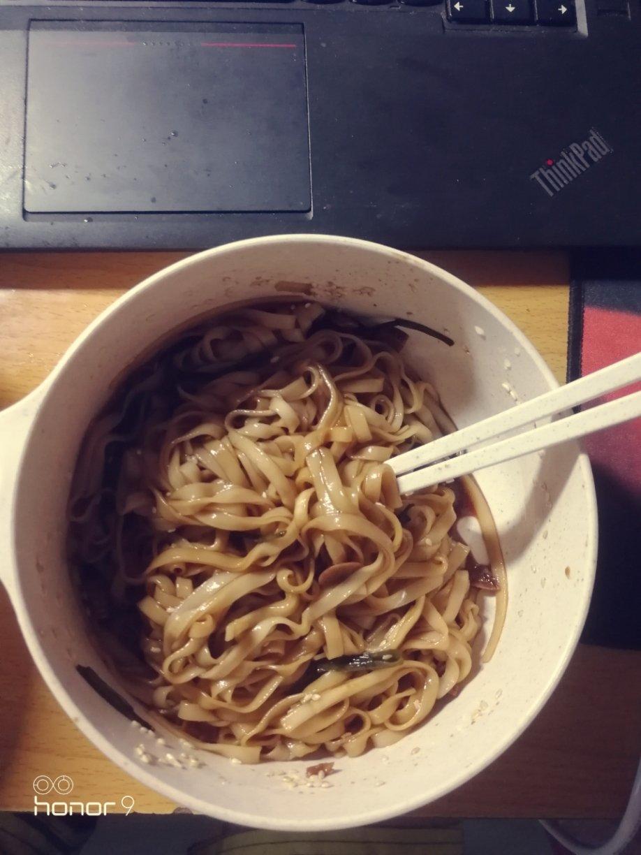 10分钟搞定的一碗葱油拌面