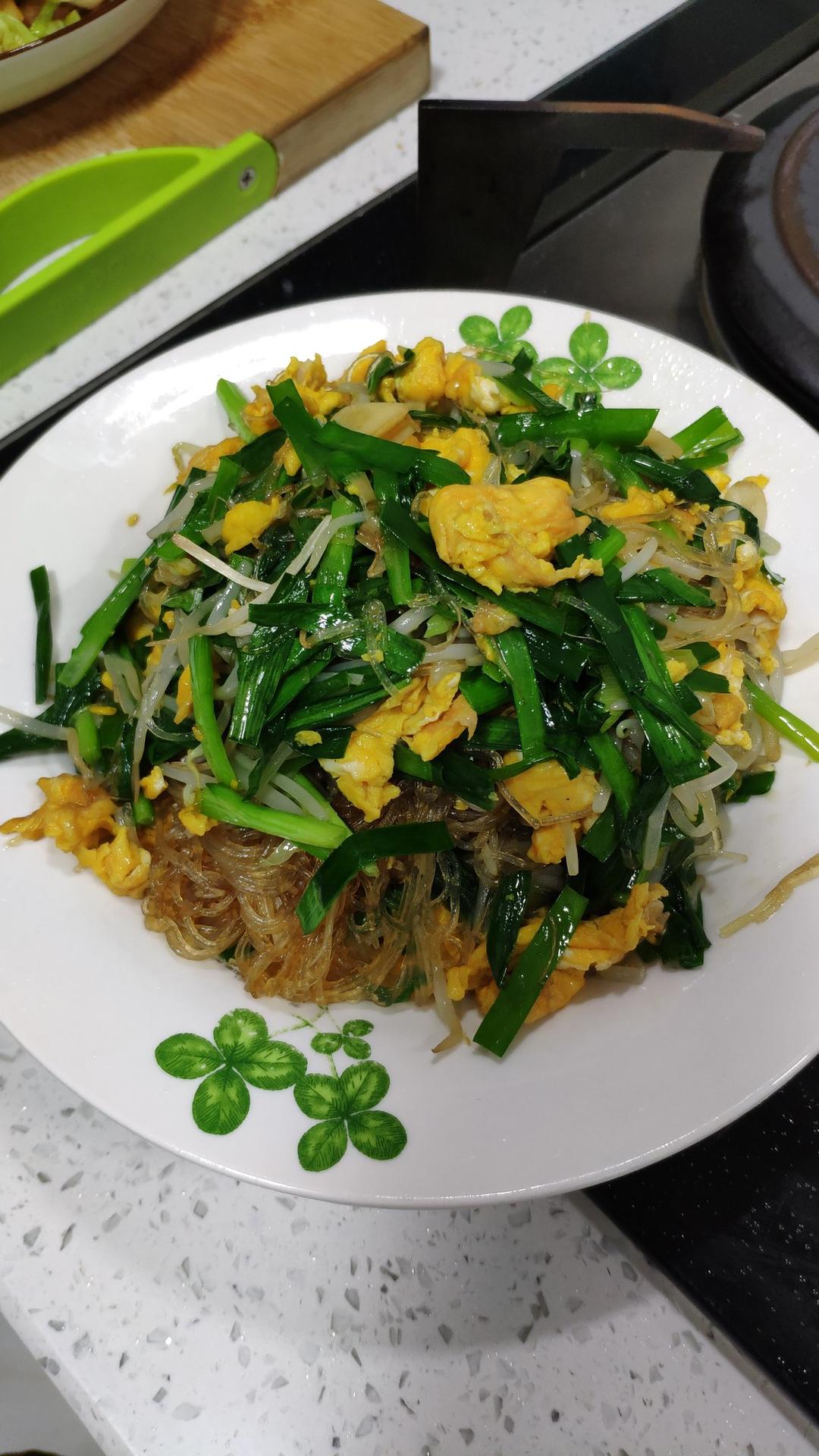 家庭版炒合菜【绿豆芽粉条炒鸡蛋】