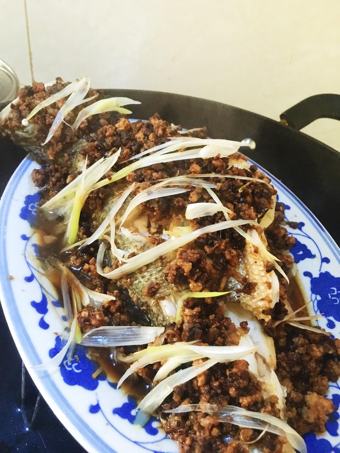 有肉肉的豆豉蒸鱼～独创的做法