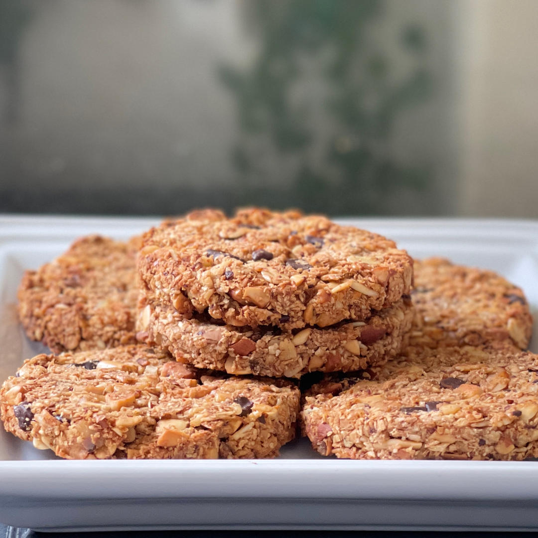 健康的香蕉燕麦核桃巧克力饼干