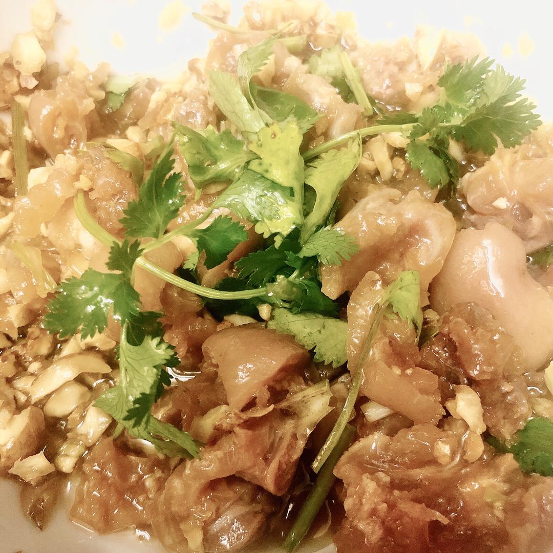 粤菜的经典，好吃弹牙的沙姜猪脚，制作超简单的做法