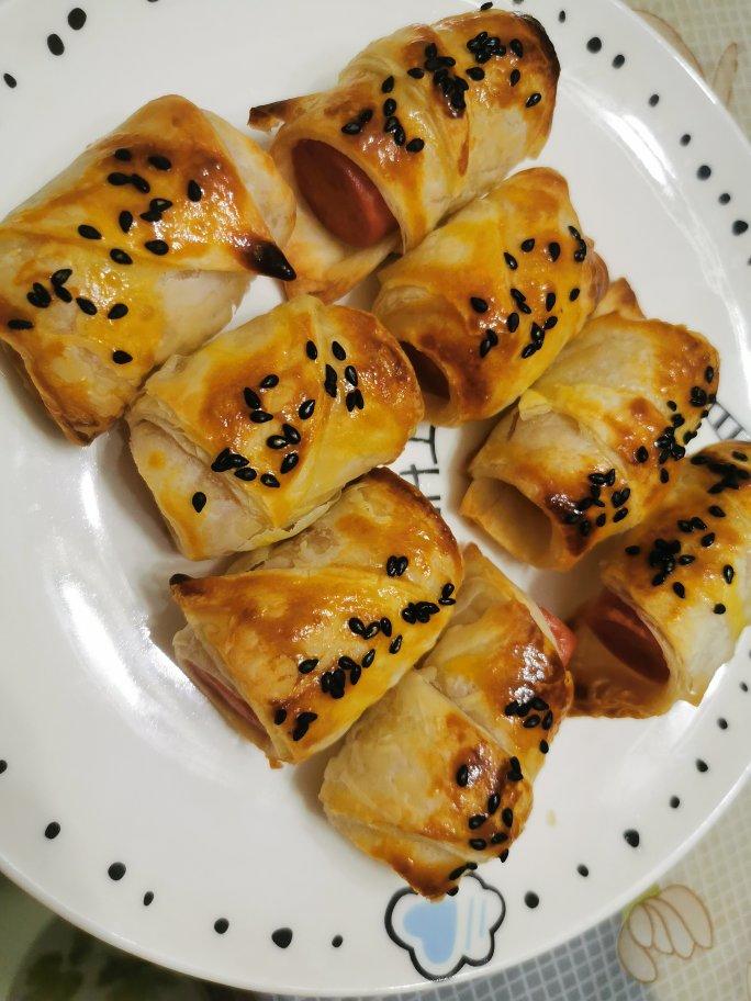 香肠酥皮卷：手抓饼皮还能这样吃，不用和面快速搞定早餐