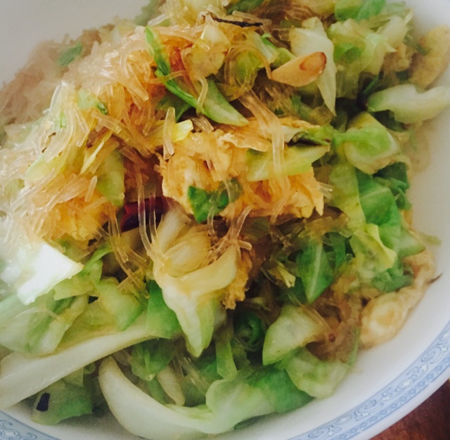 包菜粉丝炒鸡蛋