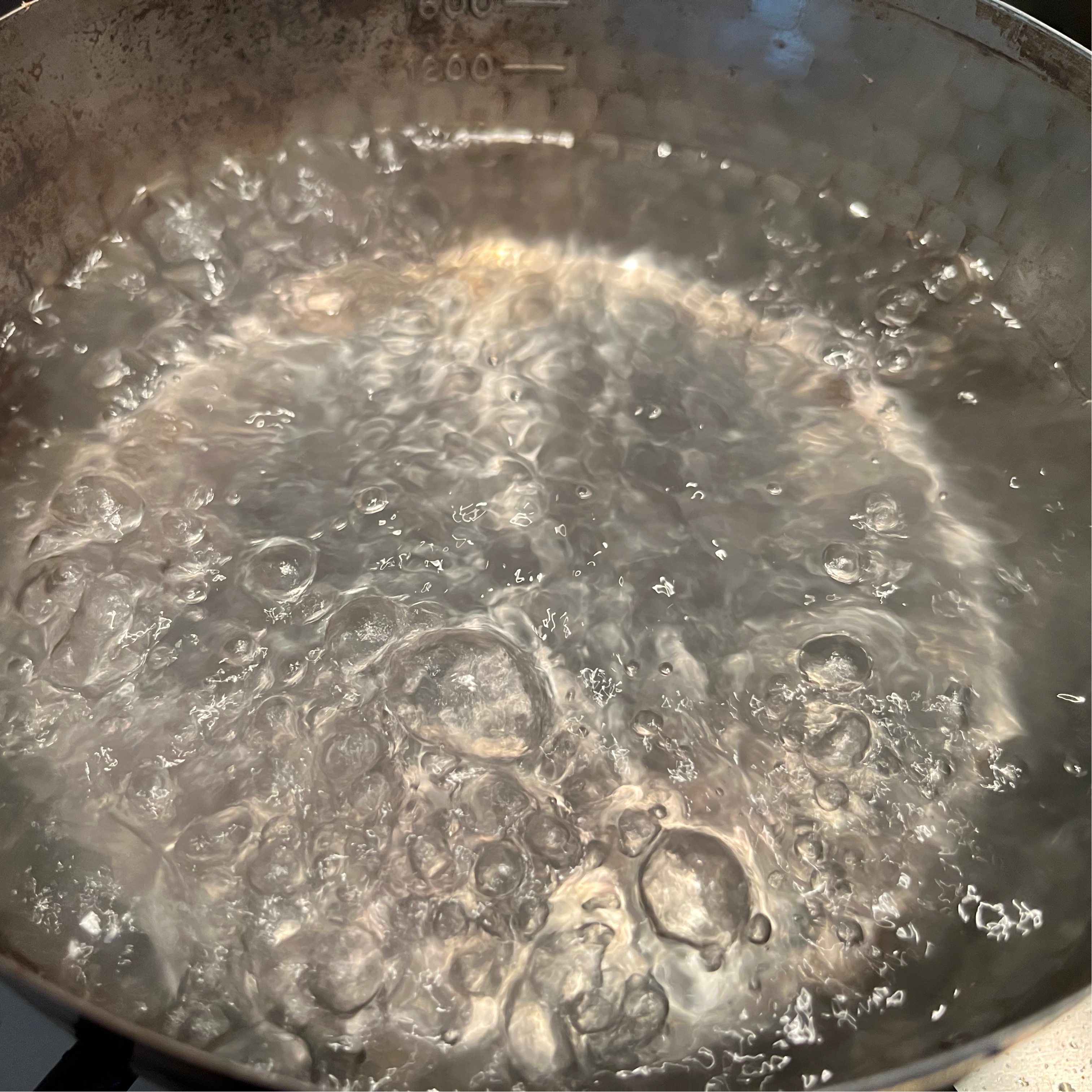 无需浸泡，小妙招帮你快速搞定爆花沙甜的绿豆汤的做法 步骤3