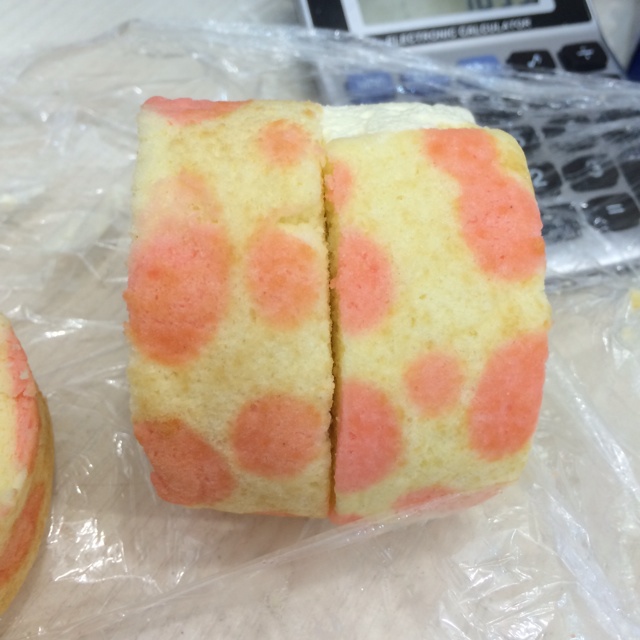 可可奶油波点蛋糕卷