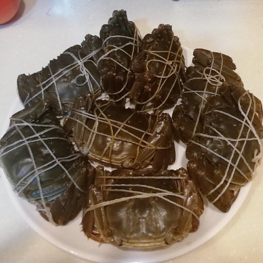 徒手绑螃蟹
