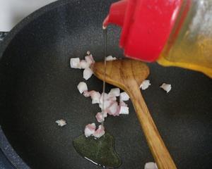 腊肠红薯豆角焖饭的做法 步骤3