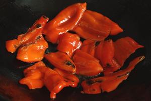 家常煎红辣椒的做法 步骤4