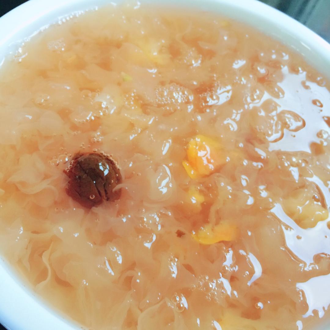 红枣银耳莲子羹