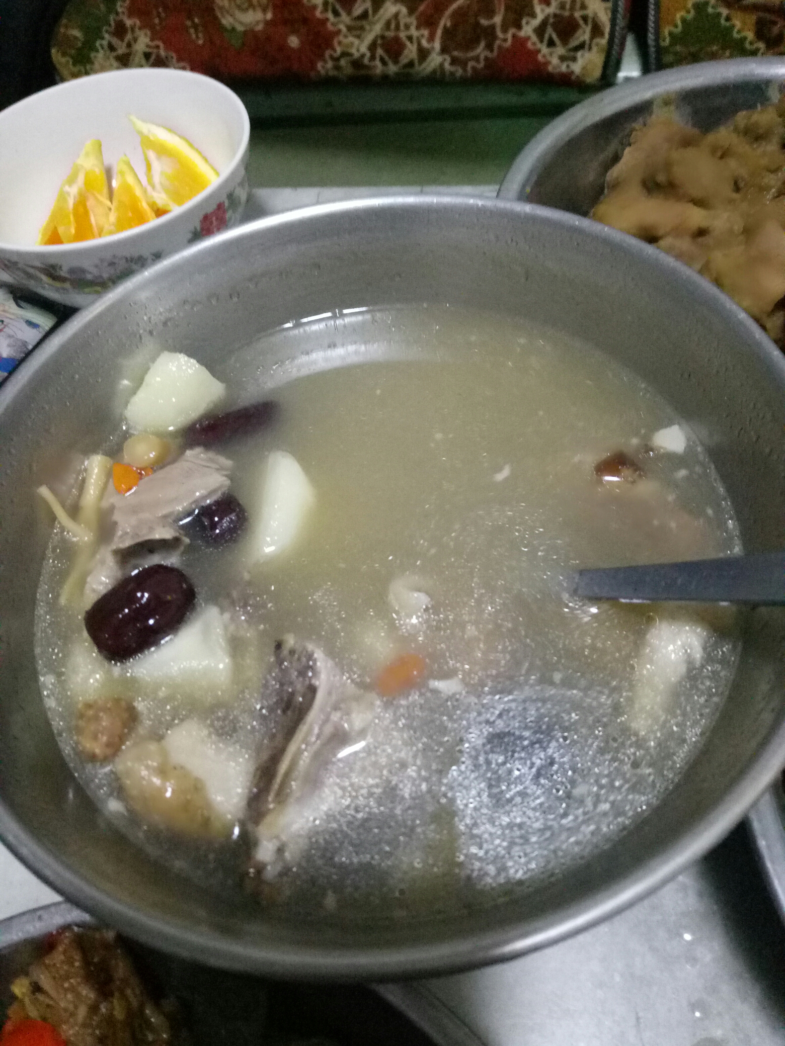 马蹄薏米猪蹄汤的做法