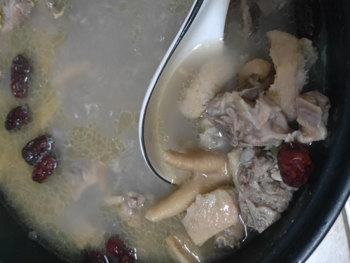 榴莲壳煲鸡汤的做法