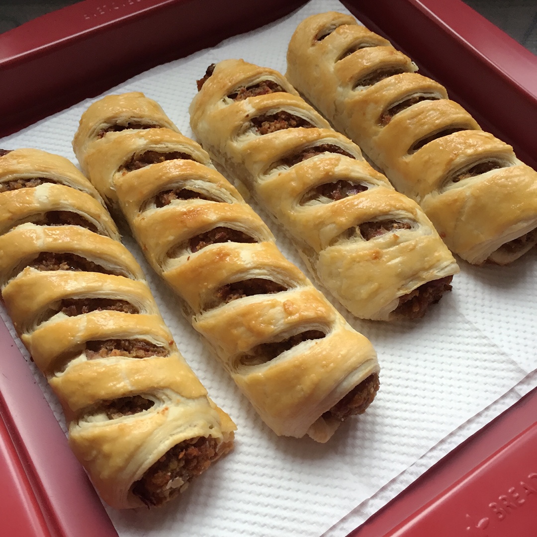 诺比娜做的千层酥香肠卷 sausage roll