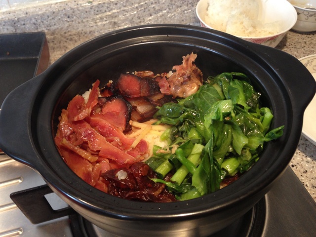 广式腊味煲仔饭