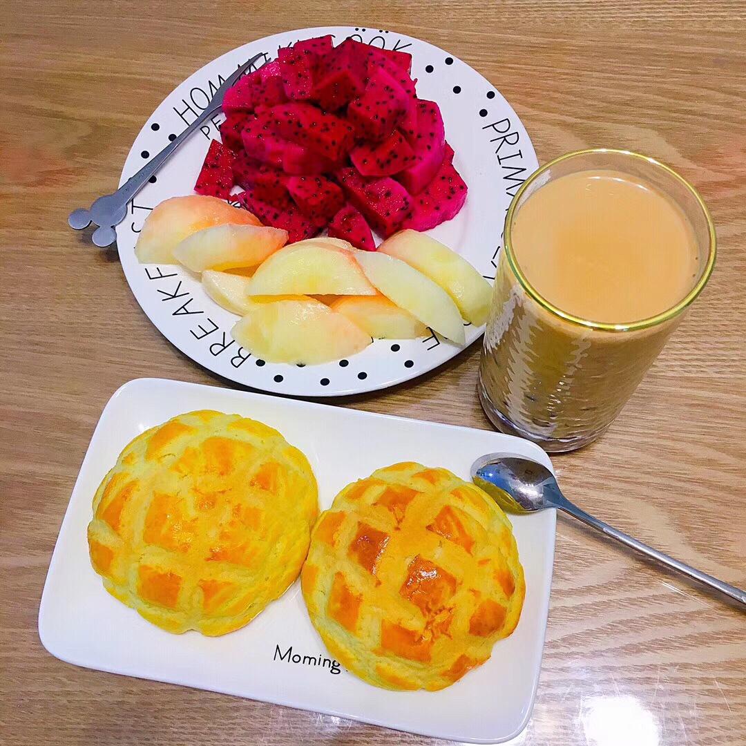 好吃到炸裂的港式菠萝包（附带制作酥皮的小视频）