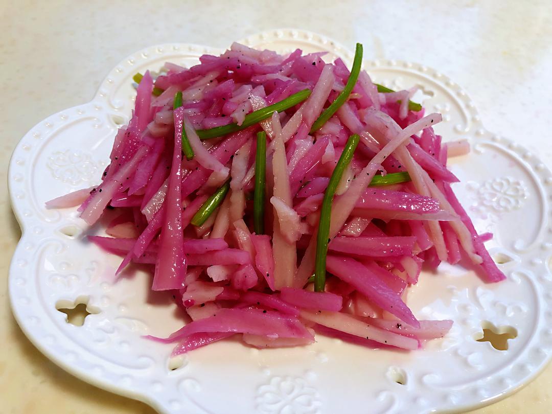 颜值高的凉拌双色藕丝的做法