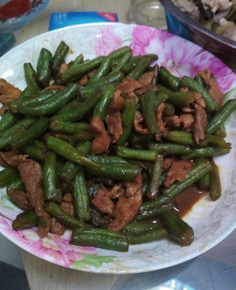 【豆角炒肉】