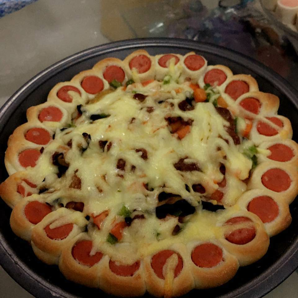萨米肠蘑菇花边披萨