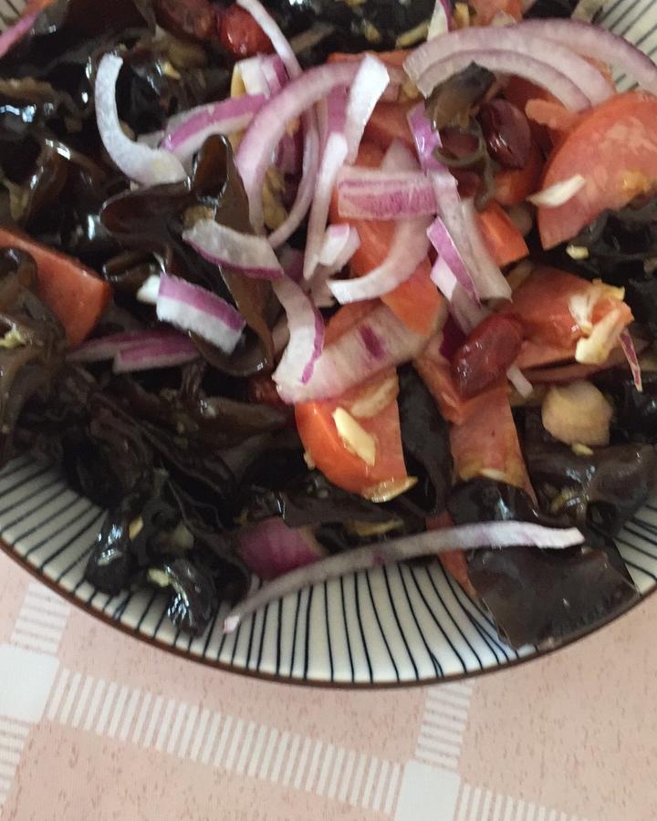 洋葱拌木耳
