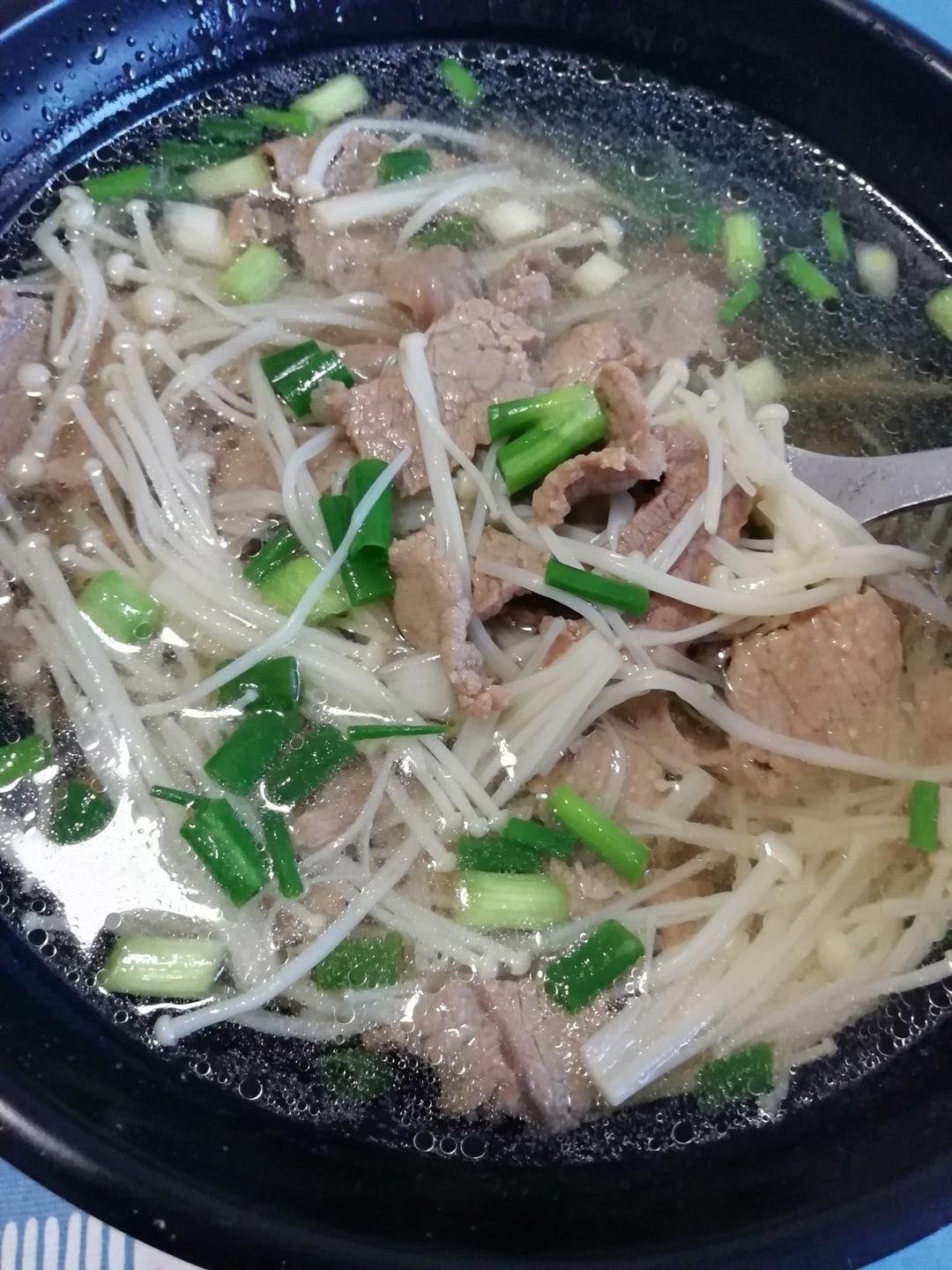 君君829做的金针菇牛肉汤