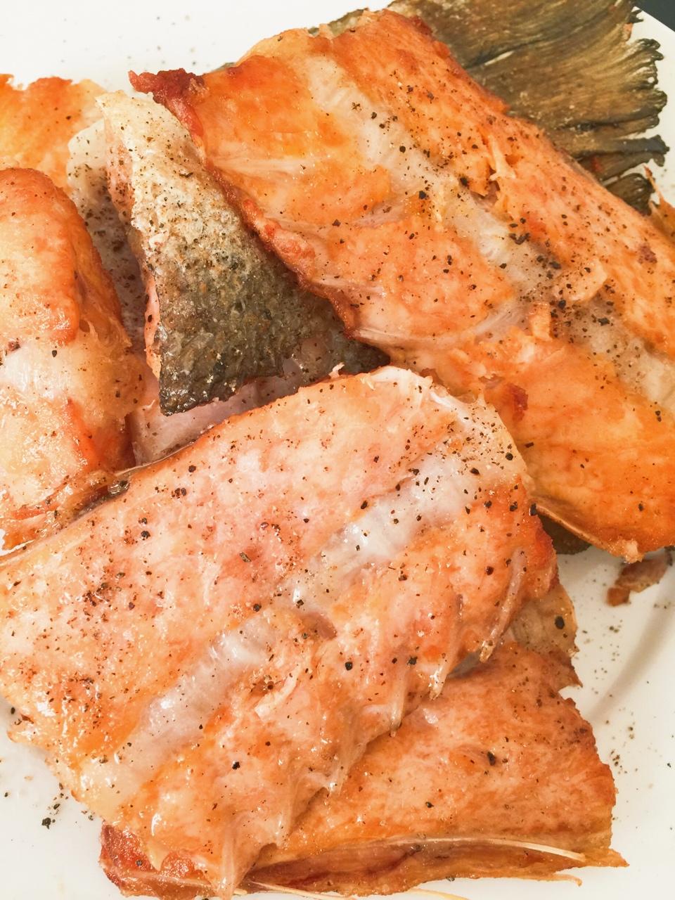 小奔驰的毛妈厨房做的香煎三文鱼排