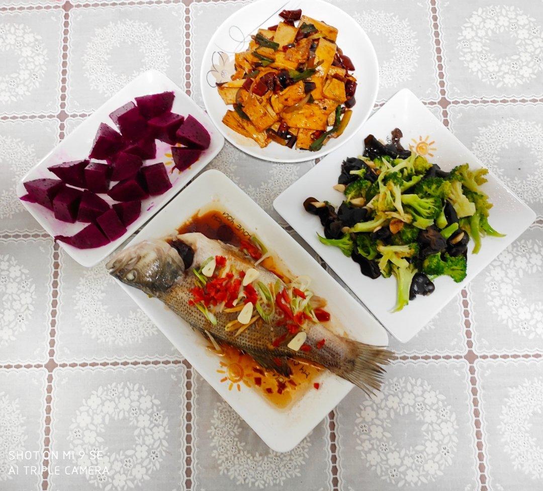 清蒸鲈鱼，三步搞定！