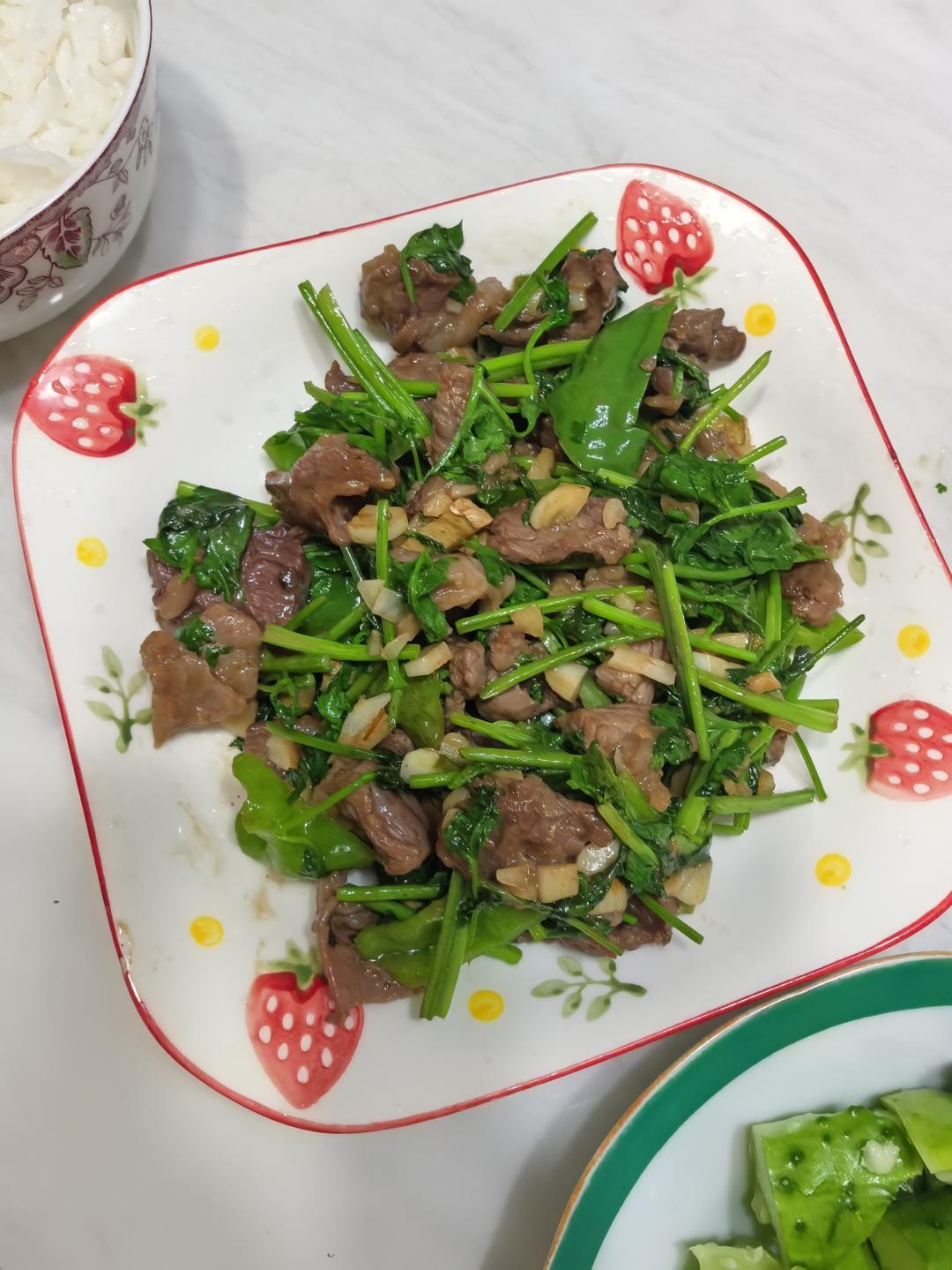 小炒黄牛肉，肉嫩味香！太好吃了简直是米饭杀手！